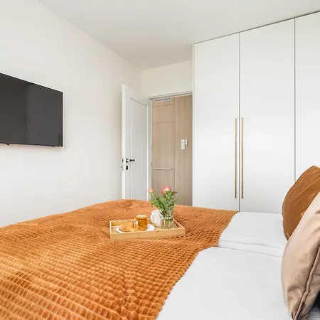 Beautiful With Balcony And Parking By Renters Апартаменты *